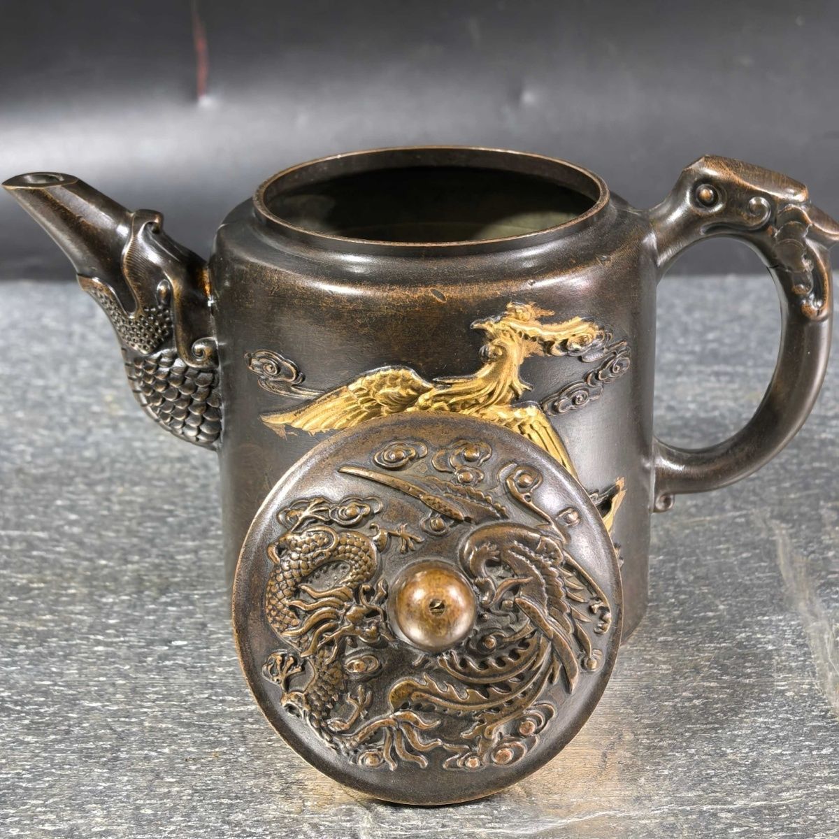 Collectible Vintage Wine - Teiera Vintage in Ottone Dorato con
